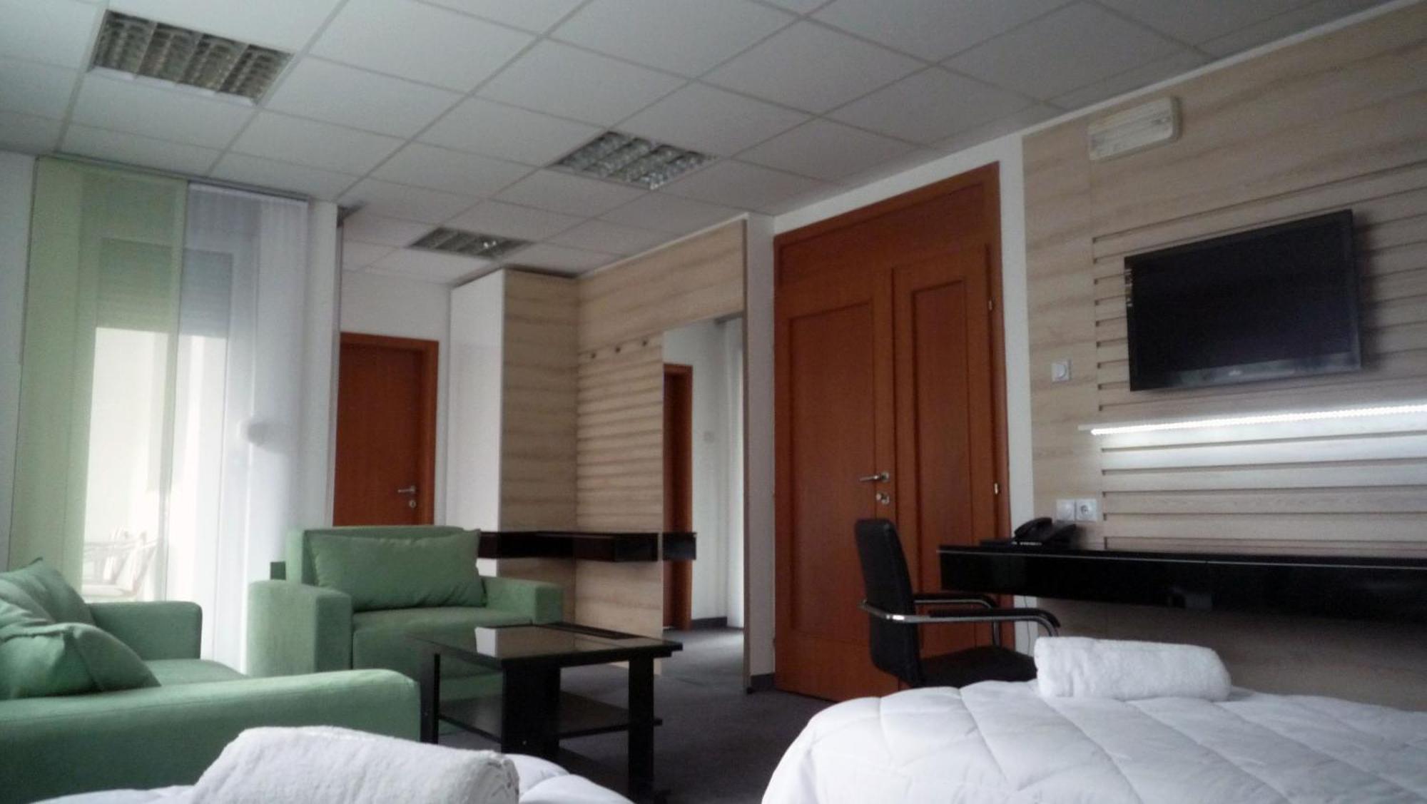 Garni Hotel Consul Ni Εξωτερικό φωτογραφία